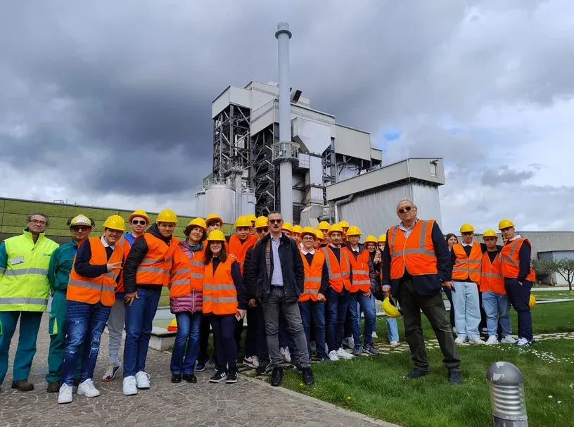 Studenti in visita al termovalorizzatore di Pozzilli durante il progetto formativo Ripensiamo Ambiente 2025.
